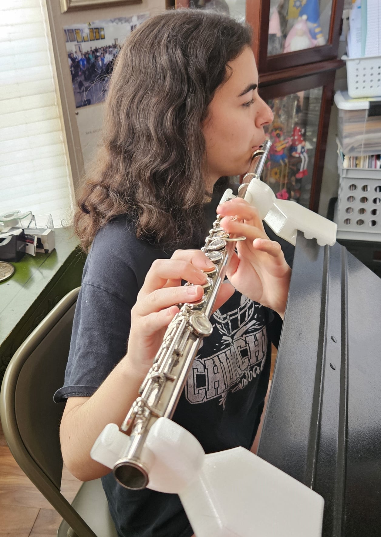 Student using Flute Holder Pro with whole flute